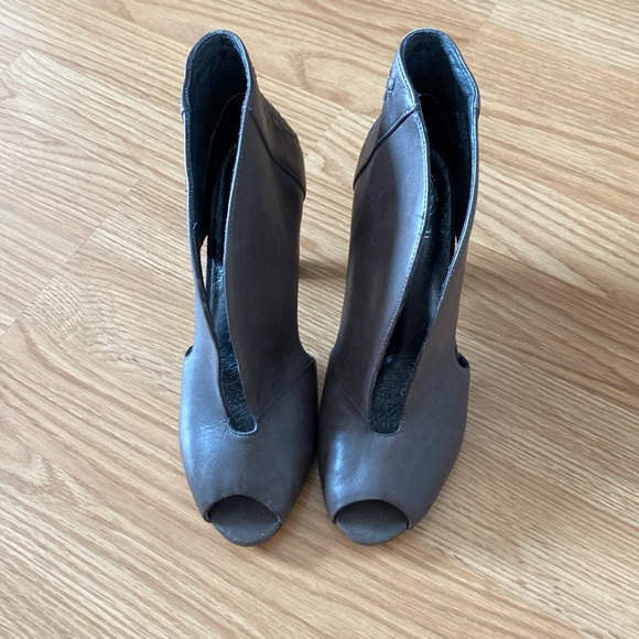 Elliott Lucca Alessandra Woven Cut-Out Leather Bootie - Picture 4 of 9